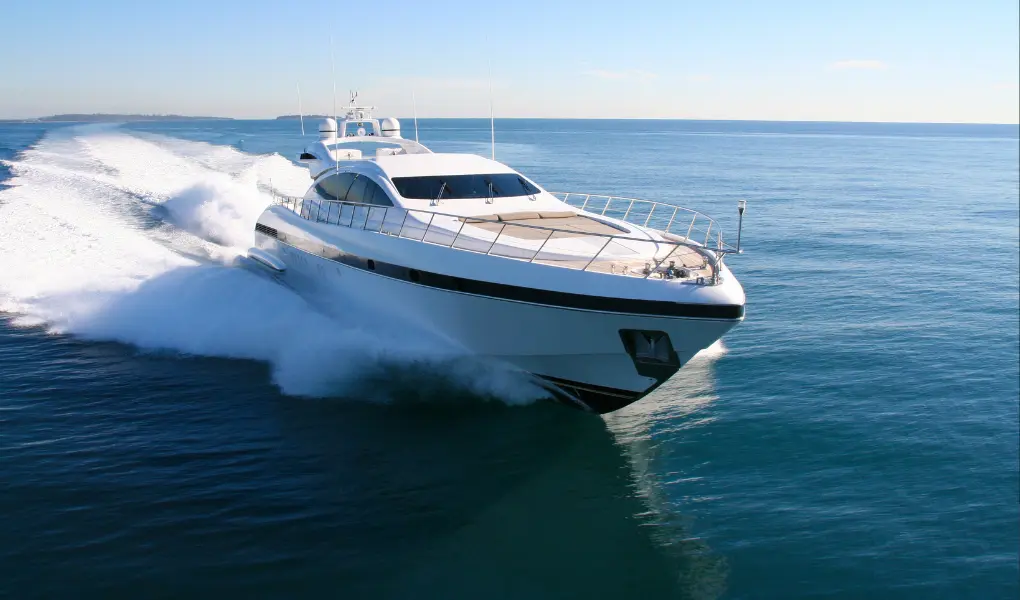 Enjoy your spring boat tour with powerful LEOCH marine batteries