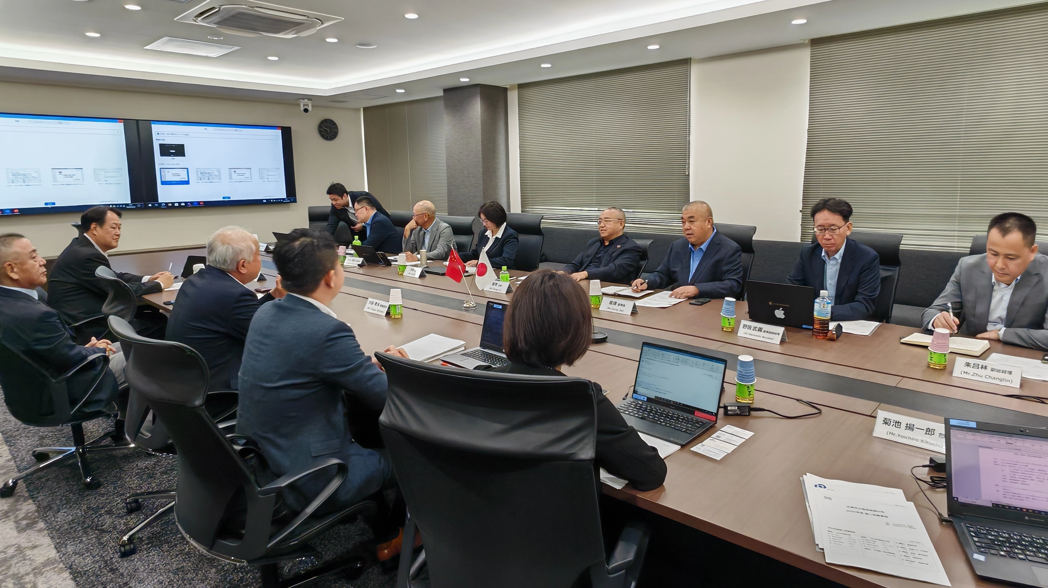 leoch team has a strategic session with gs yuasa.webp